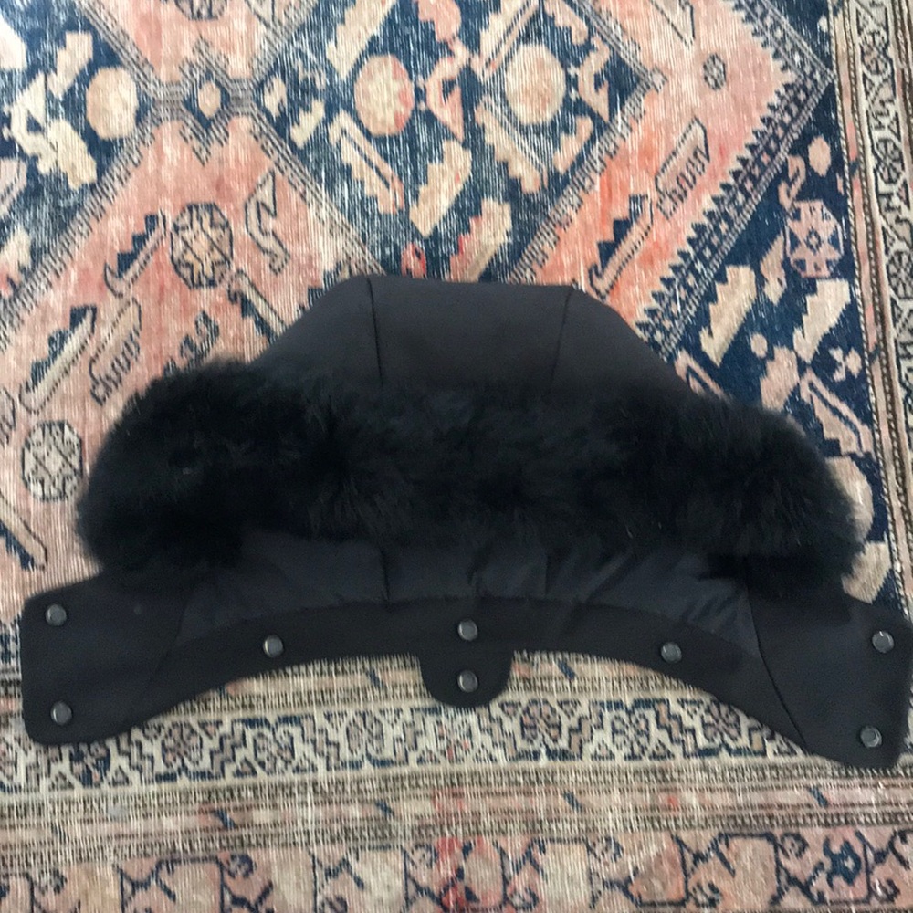 THE ARRIVALS FUR SNAP ON HOOD